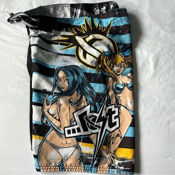 Vintage Cyber/Y2K Men's Graphic Board Shorts - Picture 3 of 5